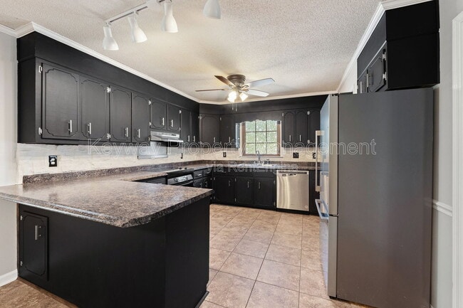 Building Photo - 255 Silver Maple Rd