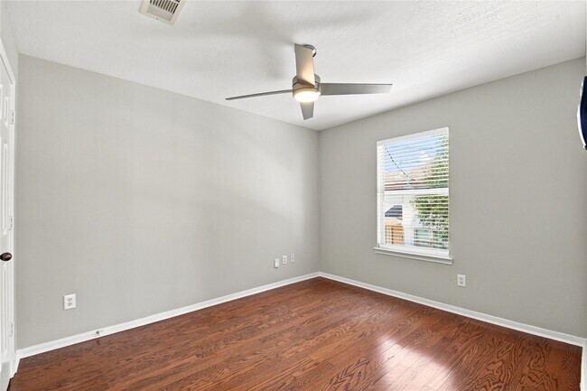 Building Photo - 1421 Ruthven St