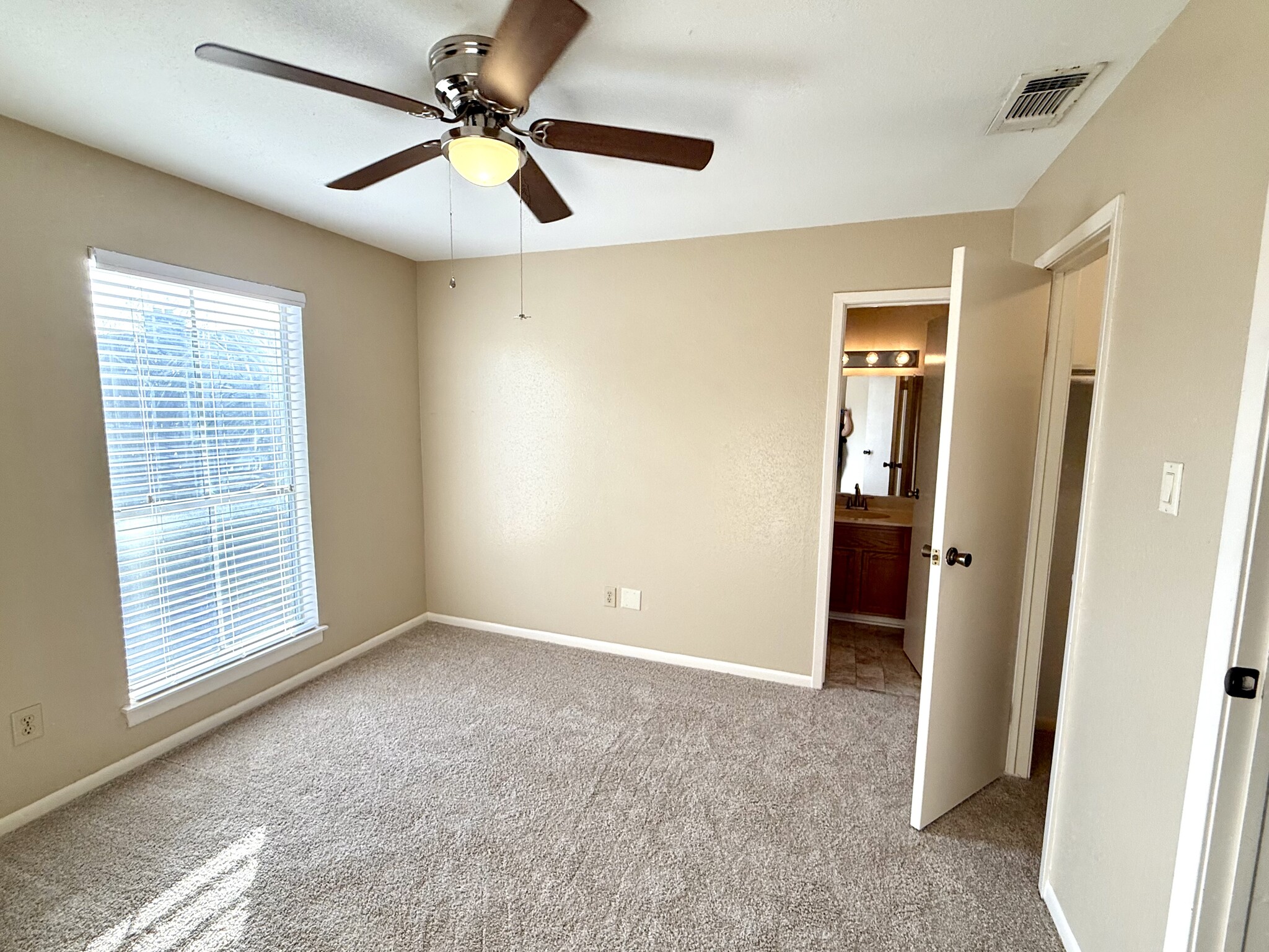 Building Photo - 18511 Egret Bay Blvd #209