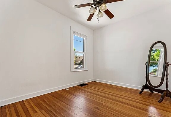 Building Photo - 520 E Dakota Ave