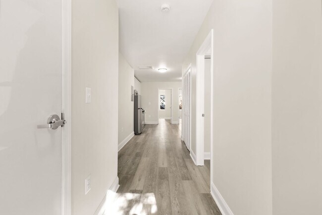 Building Photo - Newly Renovated 3BR/1BA - WASHEY/DRYER - I...