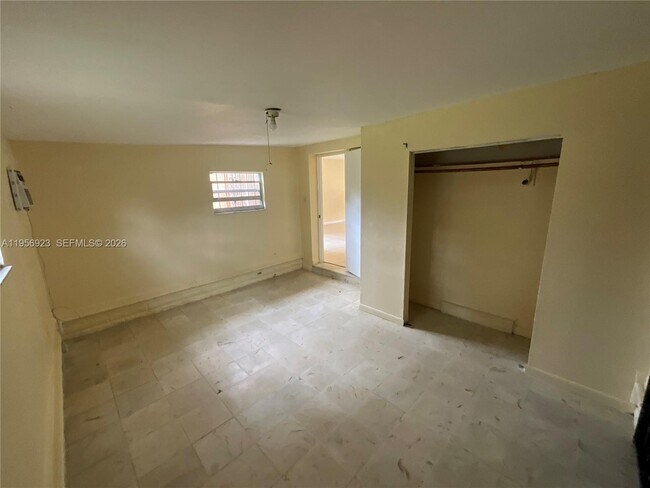 Building Photo - 648 NE 139th St