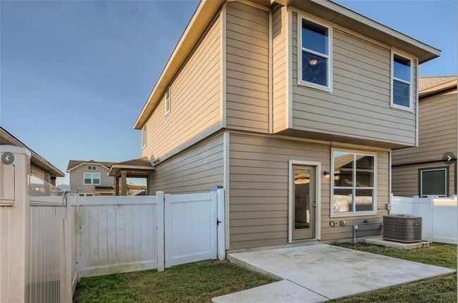 Building Photo - 304 Cane River Rd