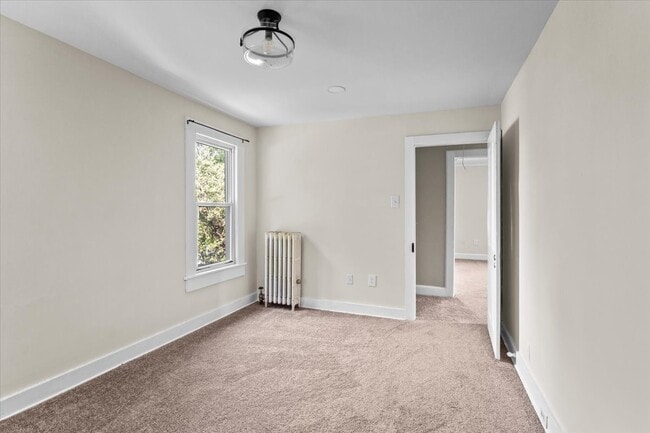 Building Photo - 420 Center St