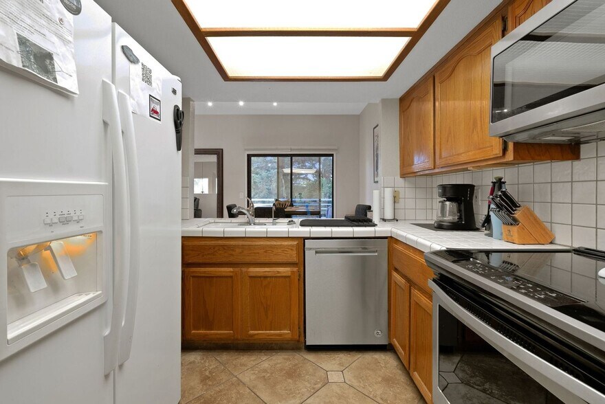 Building Photo - 14500 Las Palmas Dr