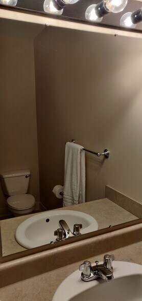 Building Photo - 600 Albert St