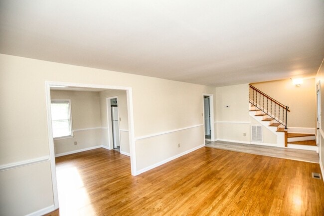 Building Photo - Great Location in Williamsburg!