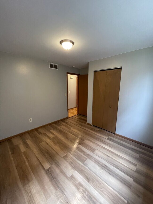 Building Photo - 2163 Indianola Ave