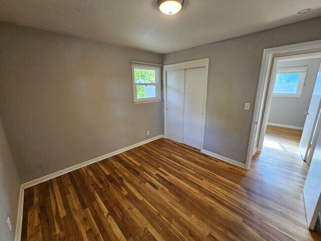 Building Photo - Beautiful Home + Mother-in-Law Suite