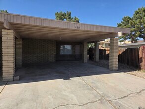 Building Photo - 720 E 24th Pl