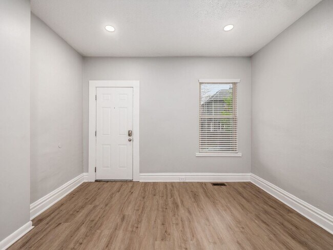 Building Photo - 1246 S Washington Ave