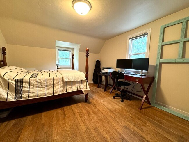 Building Photo - 144 Waukazoo Dr