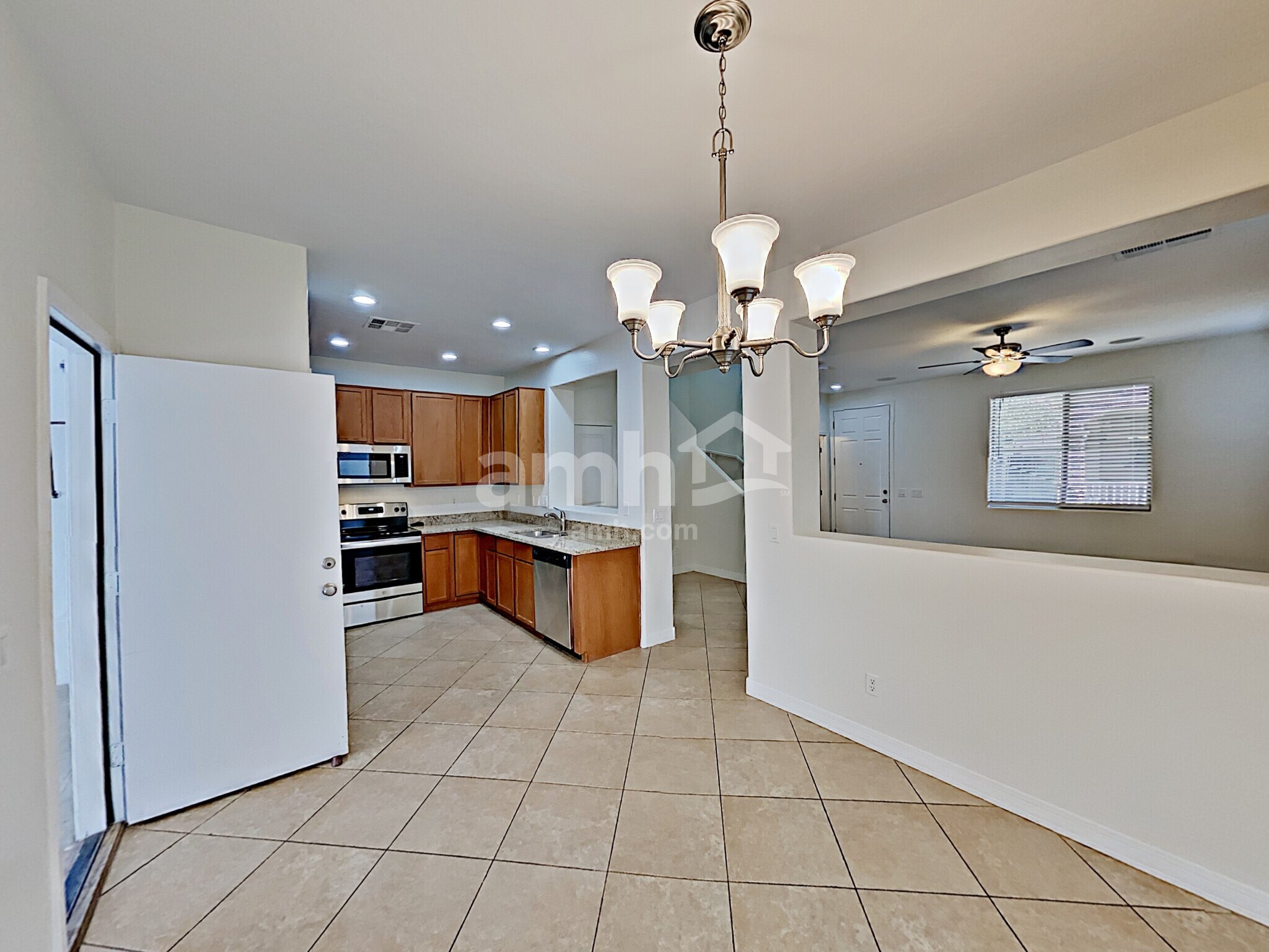 Building Photo - 3843 E Santa Fe Ln