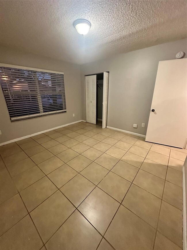 Building Photo - 5590 NW 61st St