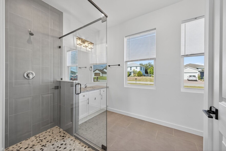 Building Photo - 127 NW 12th Pl