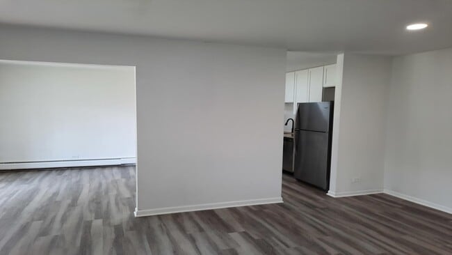 Building Photo - Spacious & Updated 2-Bed, 2-Bath Condo in ...