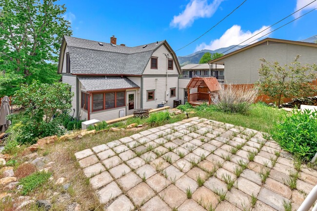 Building Photo - Charming Westside 4 Bedroom Home