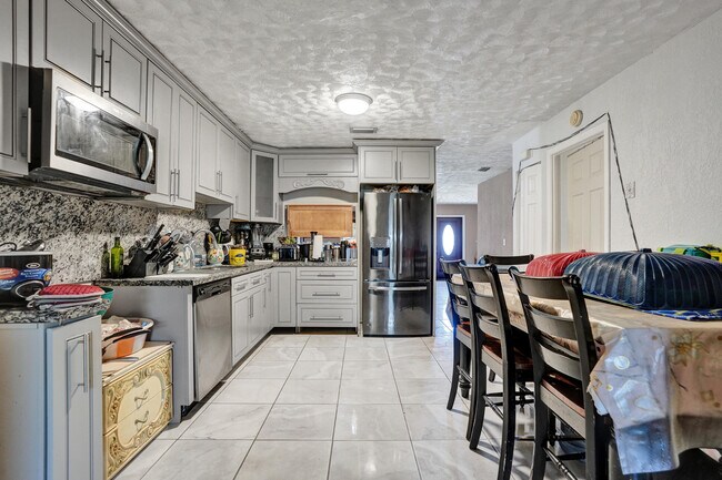 Building Photo - 6214 Wauconda Way W