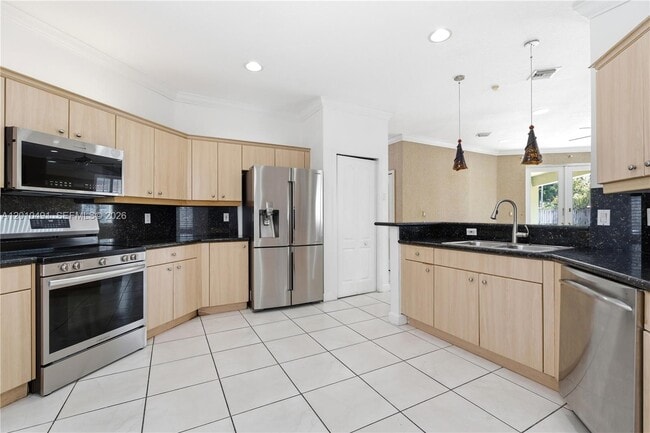 Building Photo - 15203 SW 142nd Ave