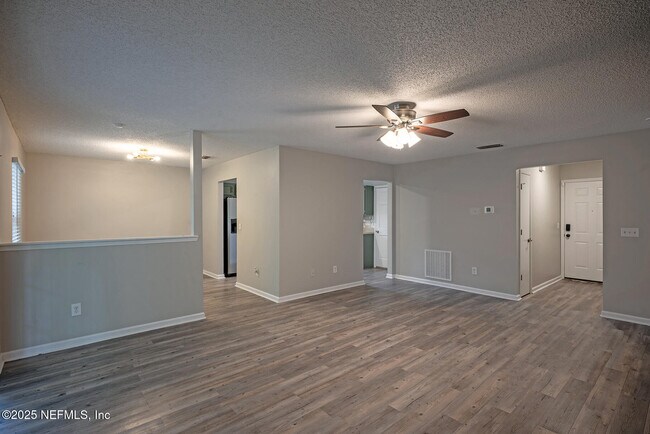 Building Photo - 7728 Pikes Peak Dr