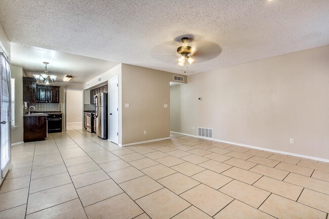 Building Photo - 900 Tecate Pl