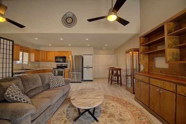 Building Photo - 110 Real Woods View E