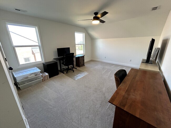 Building Photo - 1000 Alrich Ct