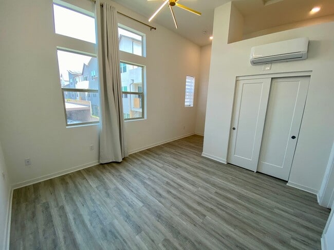 Building Photo - Like New! 1 Bed, 1.5 Bath Townhouse in Covina