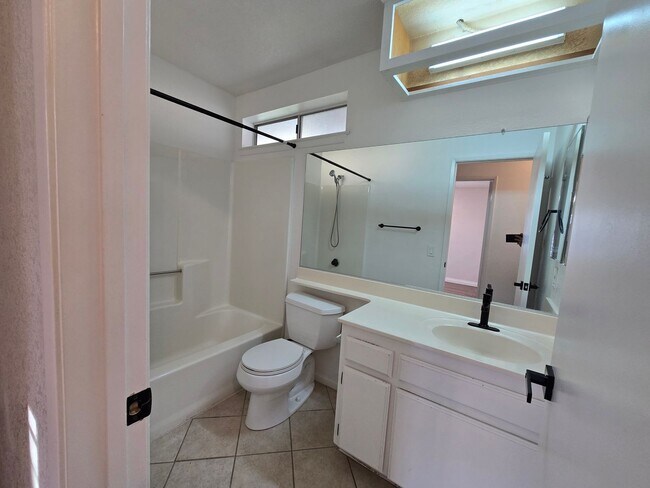 Building Photo - 2835 La Vida Dr