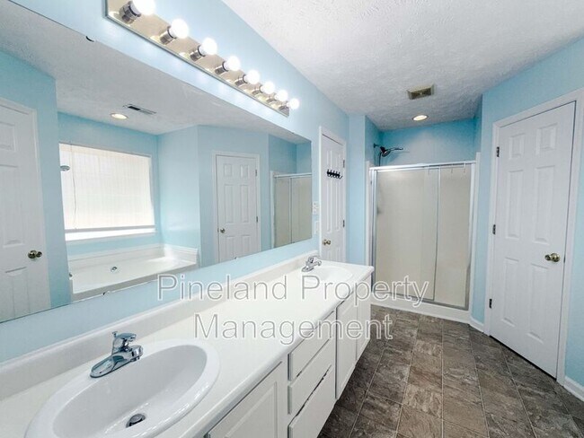 Building Photo - 219 Woodland Dr