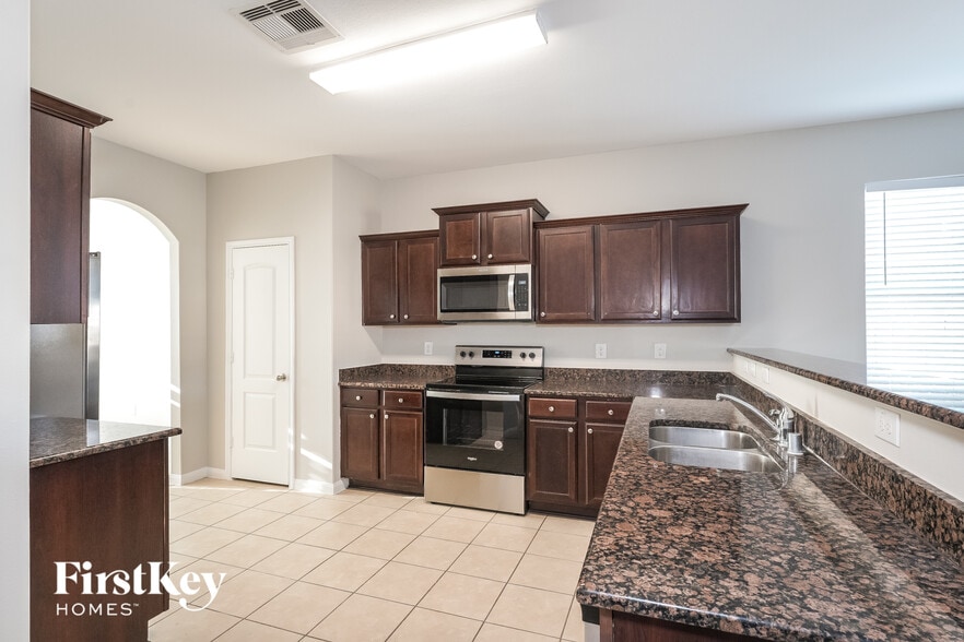 Building Photo - 5026 Manor Stone Ln