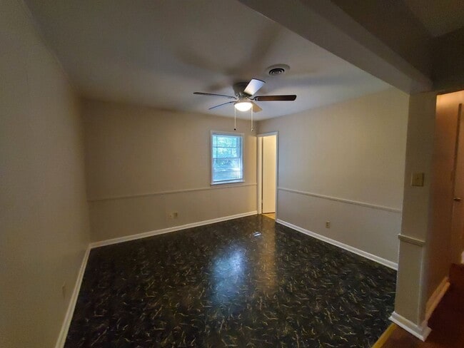 Building Photo - 3+ Bedroom 2 Bathroom House in North Huntsville