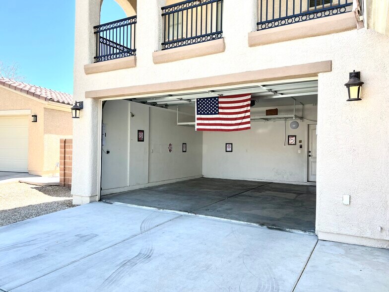 Building Photo - 7140 Charter Crest St