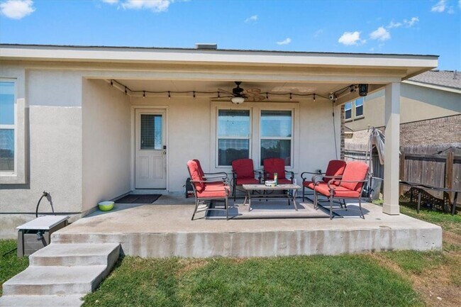 Building Photo - 1104 Hillrose Dr