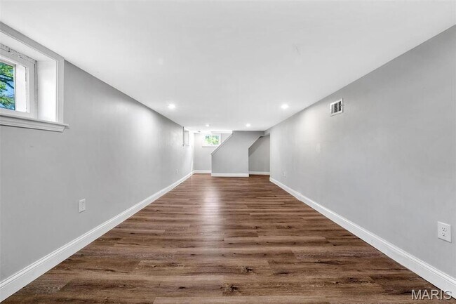 Building Photo - 330 Chambers Rd