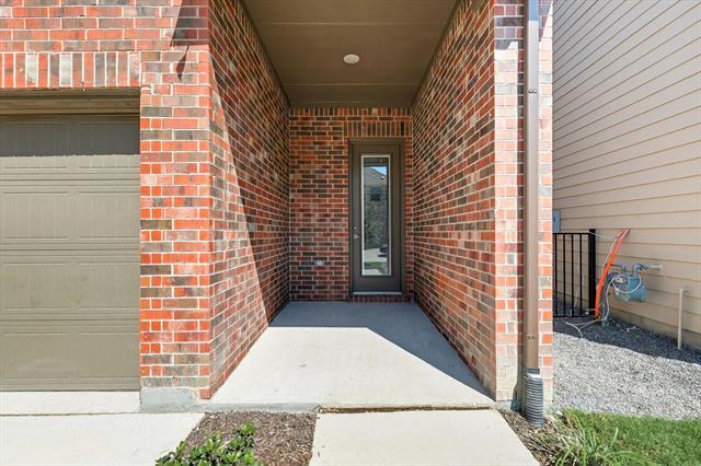 Building Photo - 1556 Lake District Dr