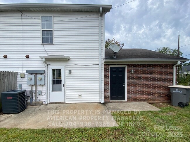 Building Photo - 501 Martin Cir