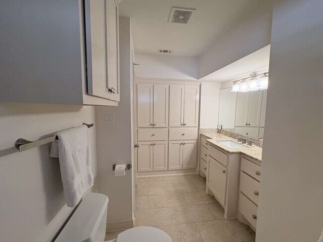 Building Photo - 4711 Imogene St