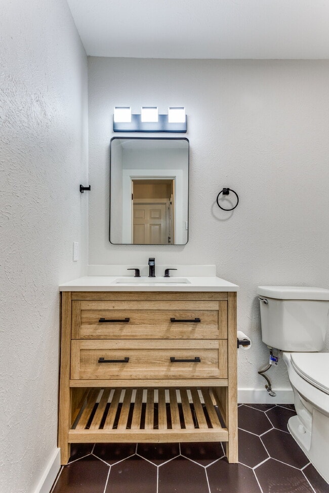 Building Photo - "Charming 3-Bedroom Home in Garland with 2 Full Baths and 1445 Sq Ft of Comfort!"