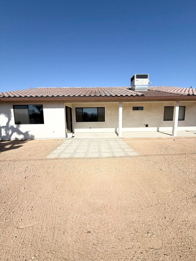 Building Photo - **COMING SOON ** 3 Bed 2 Bath Home