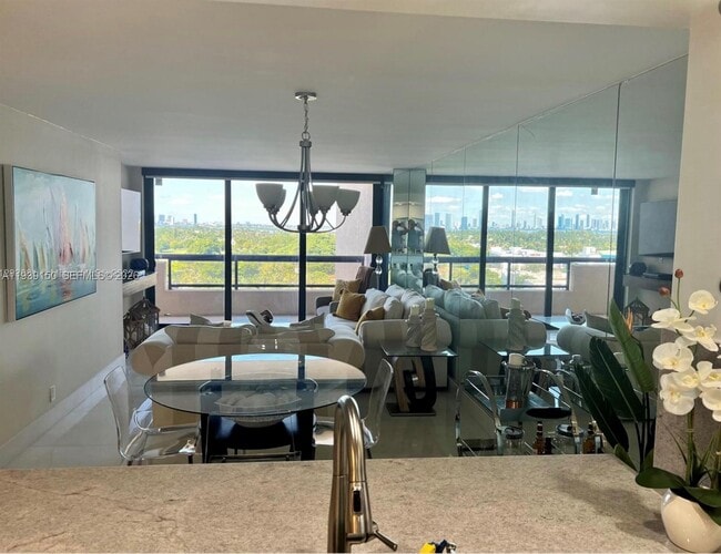 Building Photo - 2555 Collins Ave