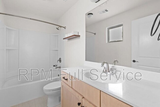 Building Photo - 537 Eastboro Dr