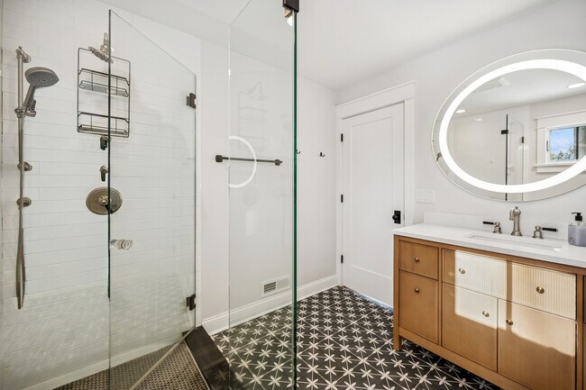 Building Photo - 525 W Deerpath Rd