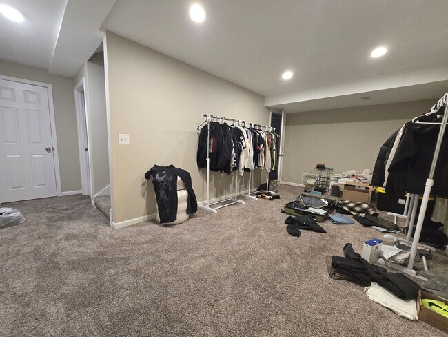 Building Photo - 4 Bedroom Townhome for Rent in Normal!