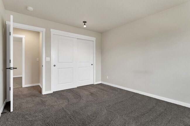 Building Photo - Spacious 4BR/3BA in Beaverton