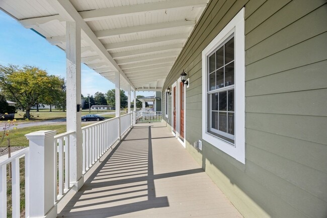 Building Photo - Delaware City Alert!! 3 bed 2 baths available NOW!