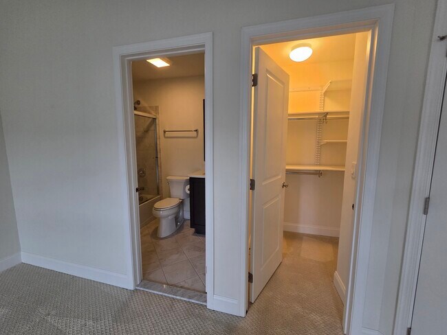 Building Photo - 12 Putnam Ln