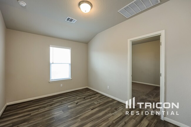 Building Photo - 13629 Paxton Blvd