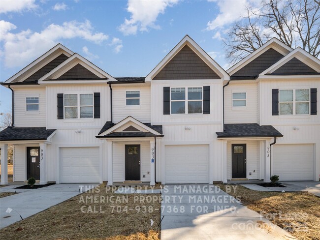 Primary Photo - 903 Oakwood Ave