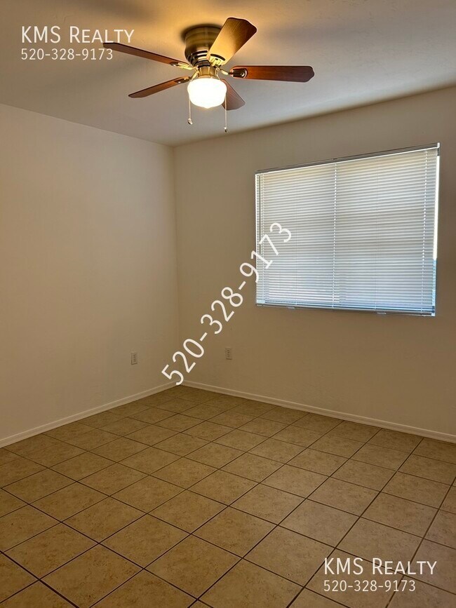 Building Photo - 5126 E Bellevue St